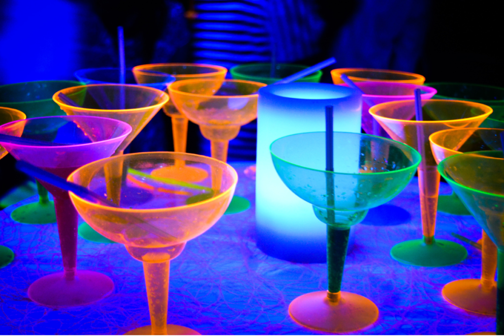 Móveis de led são perfeitos para uma boa festa neon