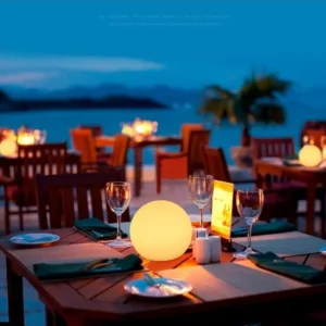 esfera de led sobre a mesa em evento