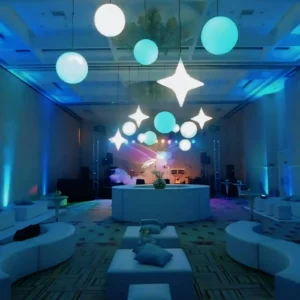 estrela led rgb pendurada em evento